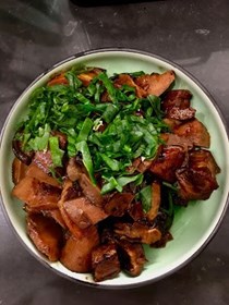 Red-cooked double winter pork (Hóngshāo shuāngdōng ròu / 紅燒雙冬肉)