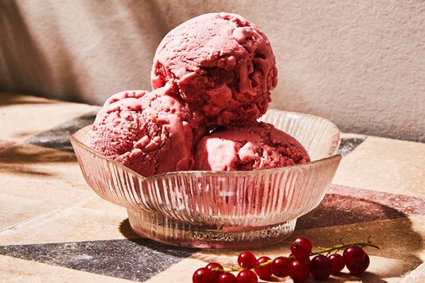 Red currant ice cream (Ribizli fagylalt)