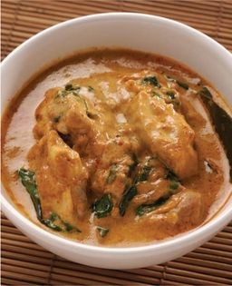 Red curry chicken with Asian basil and fragrant kaffir lime leaves (Gaeng kai)