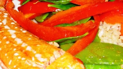 Red curry-roasted salmon with a pepper and snow pea salad