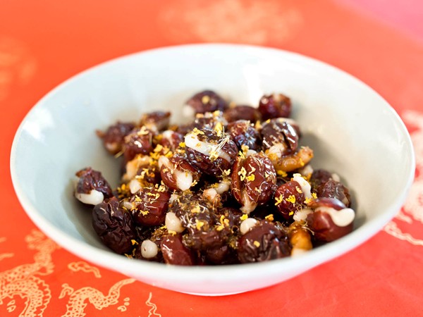 Red dates with warm osmanthus blossom syrup