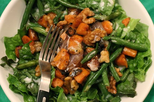 Red-leaf salad with roasted sweet potatoes