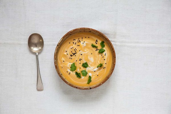 Red lentil and courgette curry [soup]