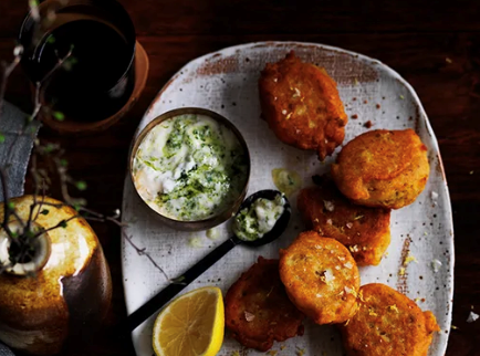 Red lentil fritters with green yoghurt