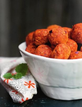 Red lentil polpette with lemon balm sauce