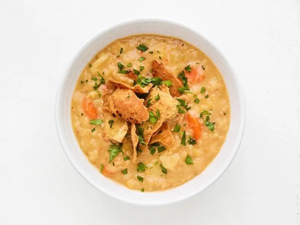 Red lentil-potato soup with pita crisps