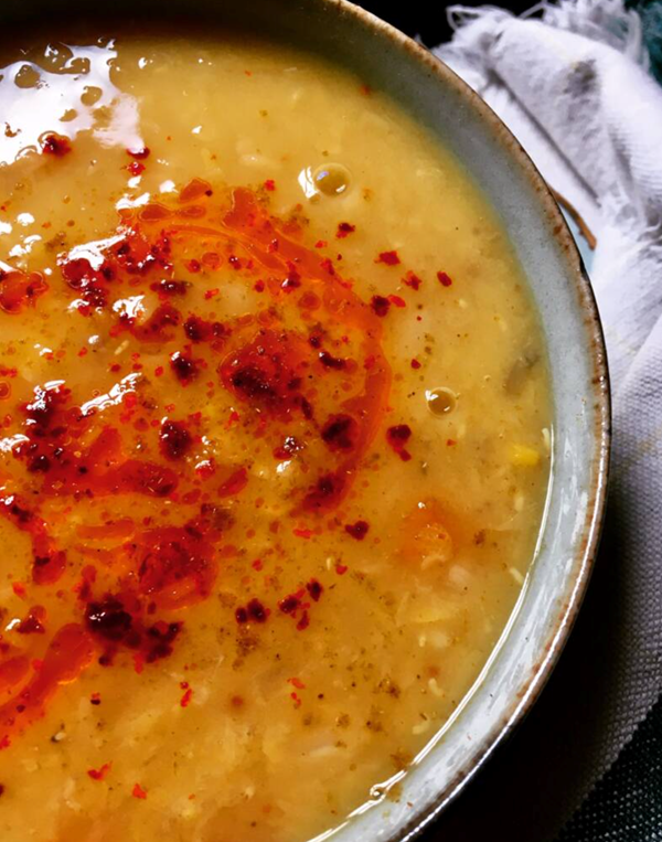 Red lentil soup with carrots and potatoes (Mercimek çorbasi)