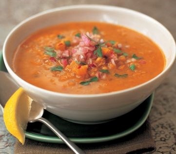 Red lentil soup with onion and parsley