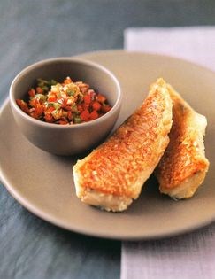Red mullet with a pepper and caper vinaigrette (Lomos de salmonete con vinagreta de pimientos y alcaparras)