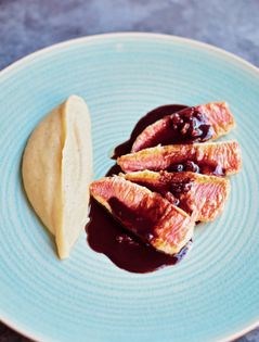 Red mullet with fish liver sauce and parsnip purée (Filets de rouget, sauce vigneronne, purée de panais)