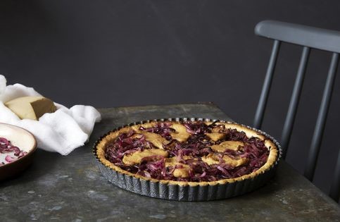 Red onion and melting ‘cheese’ tart