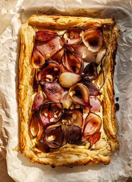 Red onion petal pie