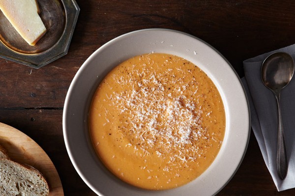 Red pepper and cauliflower chowder