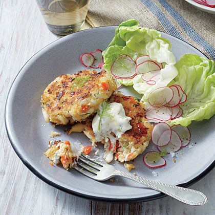 Red pepper crab cakes with lemony mayo