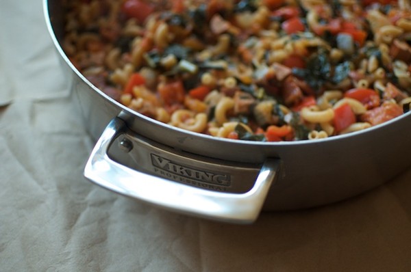 Red pepper, kale, and chicken sausage pasta skillet