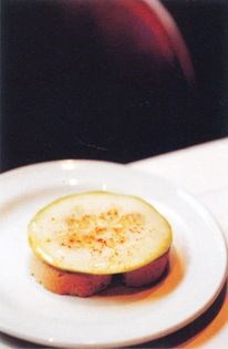 Red pepper, leek anchovy and cream cheese tarts (Queso, anchoa, pimiento y puerro sobre hojaldre)