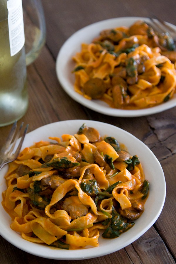 Red pepper pasta with mushrooms and spinach recipe | Eat Your Books