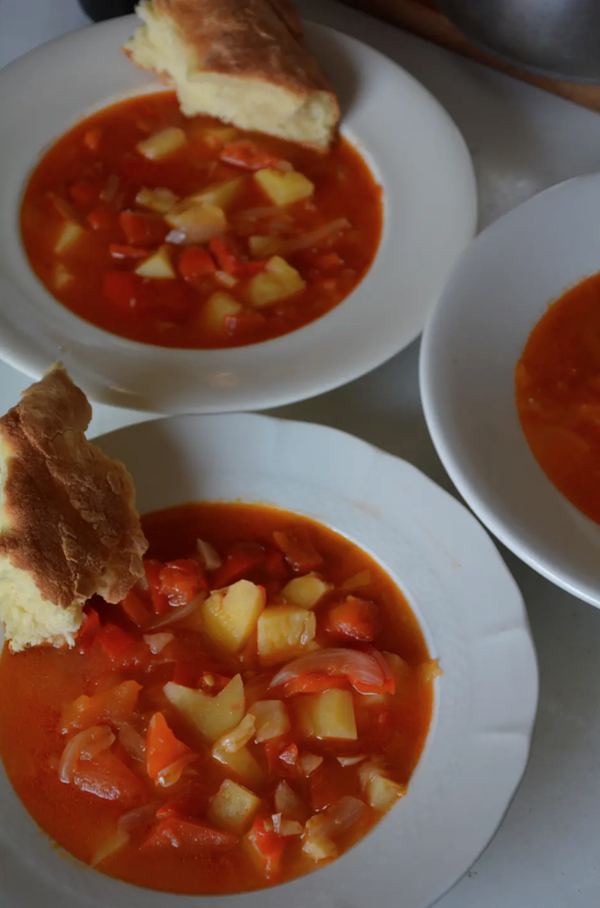Red pepper, tomato and potato soup (Minestra di patate e peperoni)