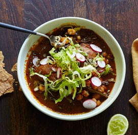 Red pozole with chicken (Pozole rojo con pollo)