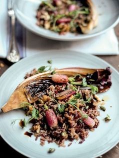 Red rice salad with radicchio, radish and walnuts (Insalata di riso rosso, radicchio, revanelli e noce)