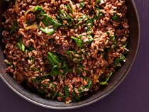 Red rice with spinach and dried cherries