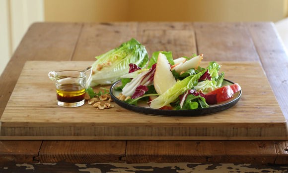 Red sensation pear and hazelnut salad