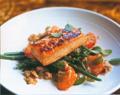Red tofu salad with beans, persimmon, mint and cashews