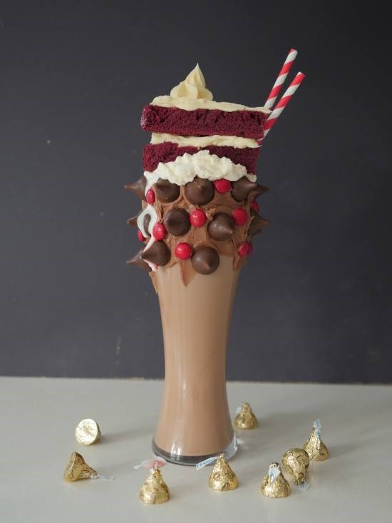 Red velvet cake shake