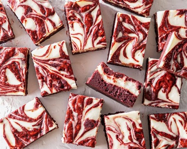 Red velvet-cheesecake swirl brownies