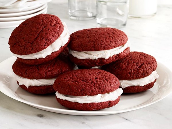 Red velvet whoopie pies 