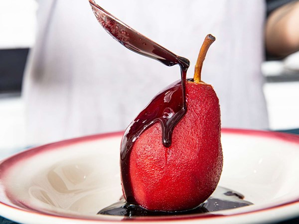 Red wine poached pears (Poire à la Beaujolaise)