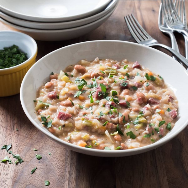 Red wine risotto with beans (Paniscia)