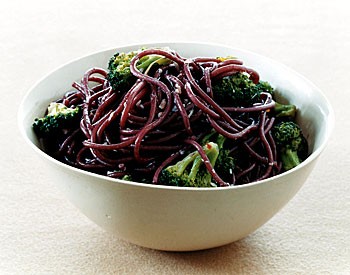 Red-wine spaghetti with broccoli