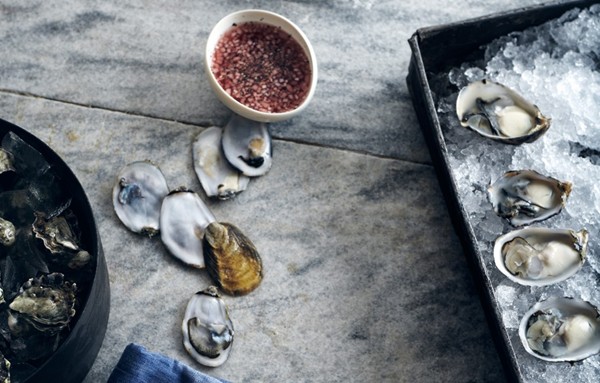 Red wine vinegar and black pepper mignonette