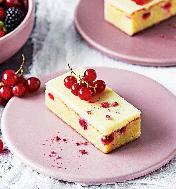 Redcurrant and white chocolate blondies [Camilla Biesbjerg Markussen]