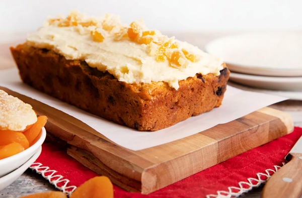 Reduced sugar ginger-apricot fruit cake with hard sauce icing