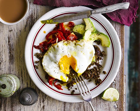 Refried lentils with eggs & salsa
