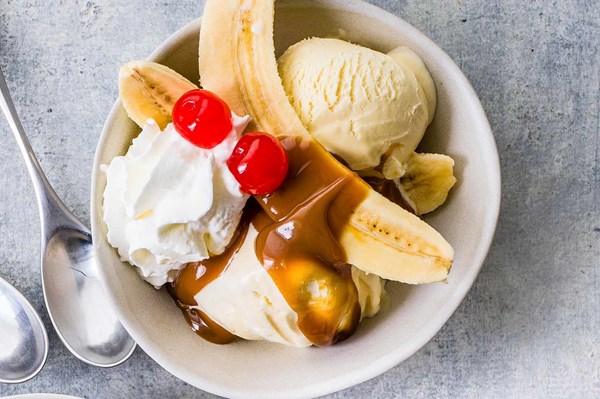 Retro caramel banana split