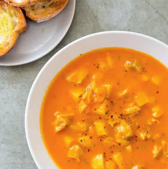 Rhode Island red clam chowder