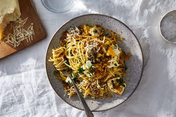 Rhonda's spaghetti with fried eggs and pangrattato for one