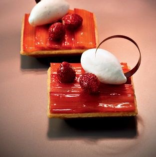 Rhubarb & ginger sablé