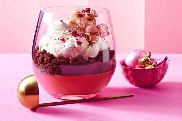 Rhubarb & gingerbread trifle