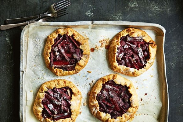 Rhubarb & raspberry crostata
