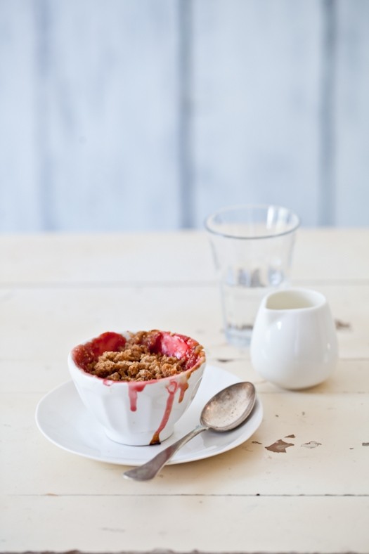 Rhubarb & strawberry crisps