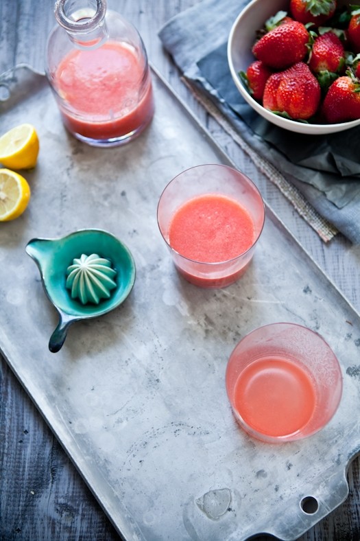 Rhubarb & strawberry lemonade