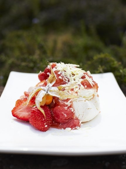 Rhubarb & strawberry Pavlova