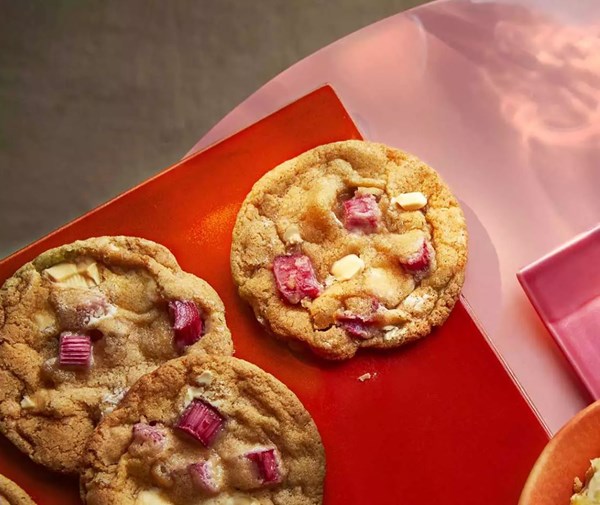 Rhubarb & white chocolate cookies