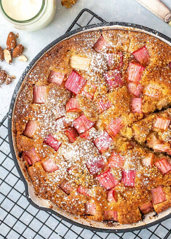 Rhubarb almond skillet cake 