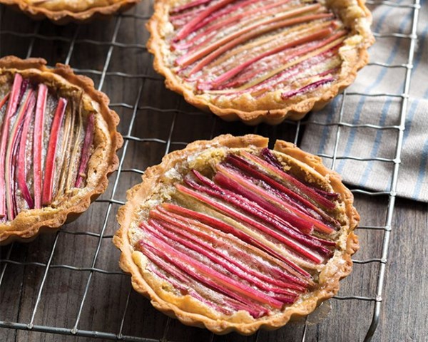 Rhubarb and browned butter tartlets [pâte sucrée, browned butter filling]