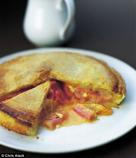 Rhubarb and clotted cream pasty pie with saffron